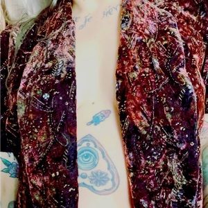 incredibly fine crushed velvet romantic open capsleeve juliet vibed top🌺